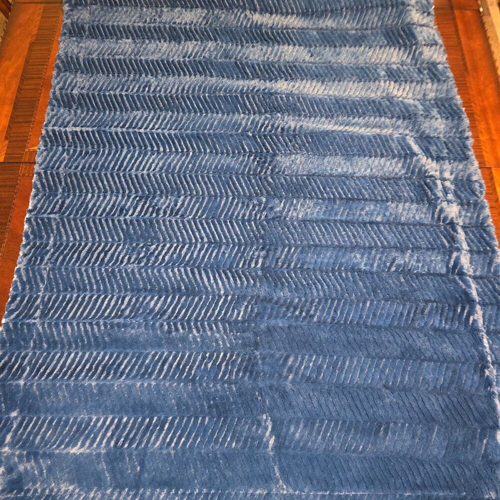 Sew Sweet Minky Designs Himilayian Raindrop Blanket Throw Navy child/ travel siz
